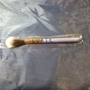 2/$20 - Luxie 640 pro precision tapered brush